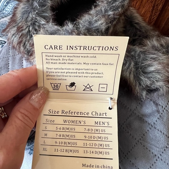 Dena Lives Ultra Soft Comfort Memory Foam Slippers, new with tag, womens 7-8 - Picture 6 of 8